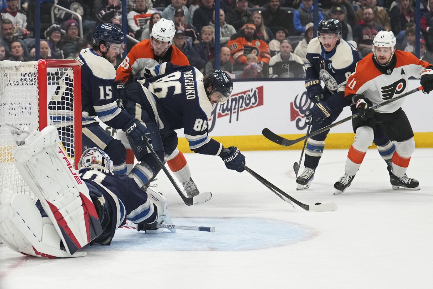Flyers snap a 3-game skid with their 1st victory in December, beating the Blue Jackets 5-3 | iNFOnews.ca