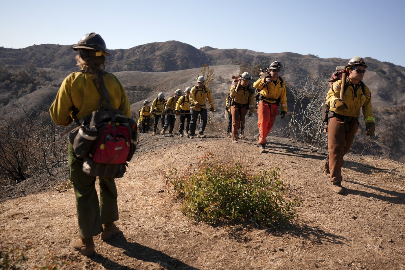 Ash and other dangers mean LA area residents who fled fires a week ago won't be going home soon | iNFOnews.ca Ash and other dangers mean LA area residents who fled fires a week ago won't be going home soon | iNFOnews.ca
