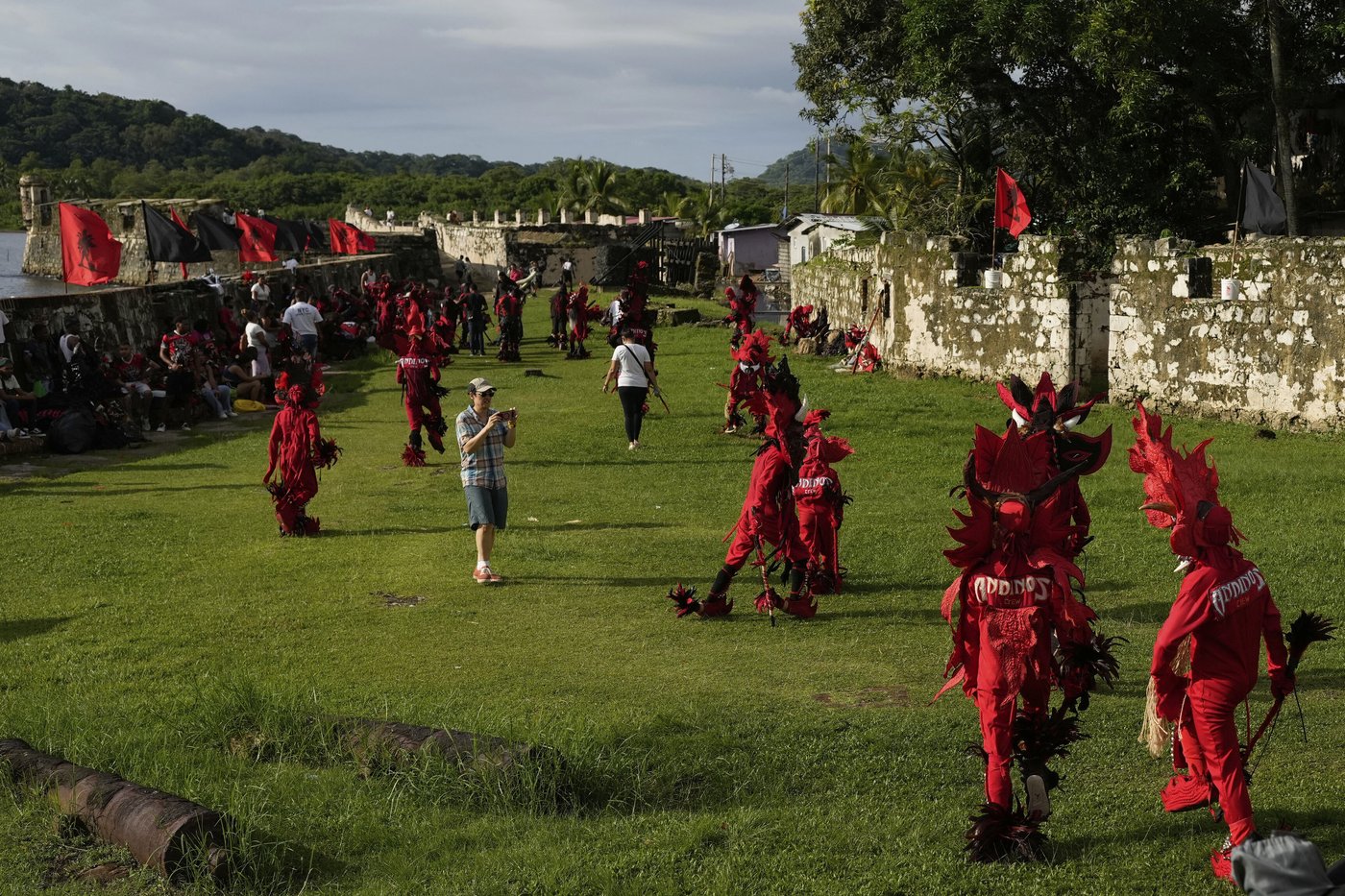 AP PHOTOS: Panama town reckons with dark history of colonialism in Festival of Devils and Congos | iNFOnews.ca AP PHOTOS: Panama town reckons with dark history of colonialism in Festival of Devils and Congos | iNFOnews.ca