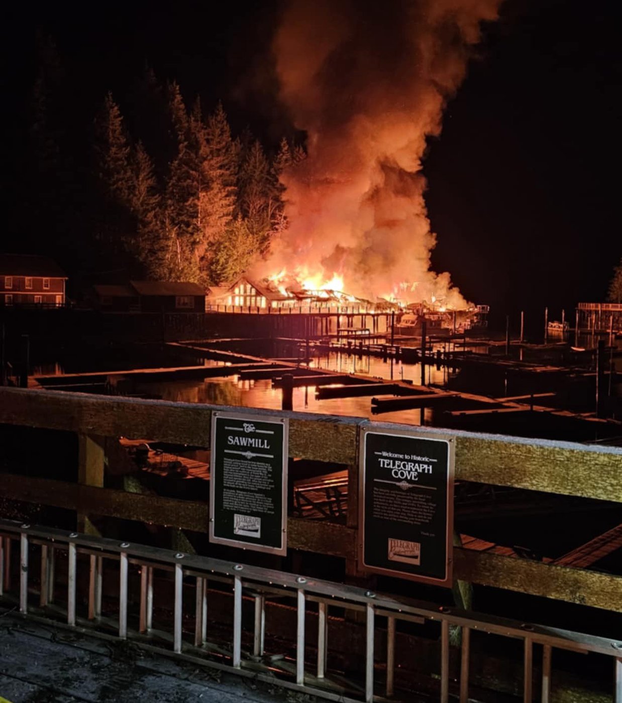 'Devastating loss': Fire engulfs Telegraph Cove boardwalk on Vancouver Island | iNFOnews.ca