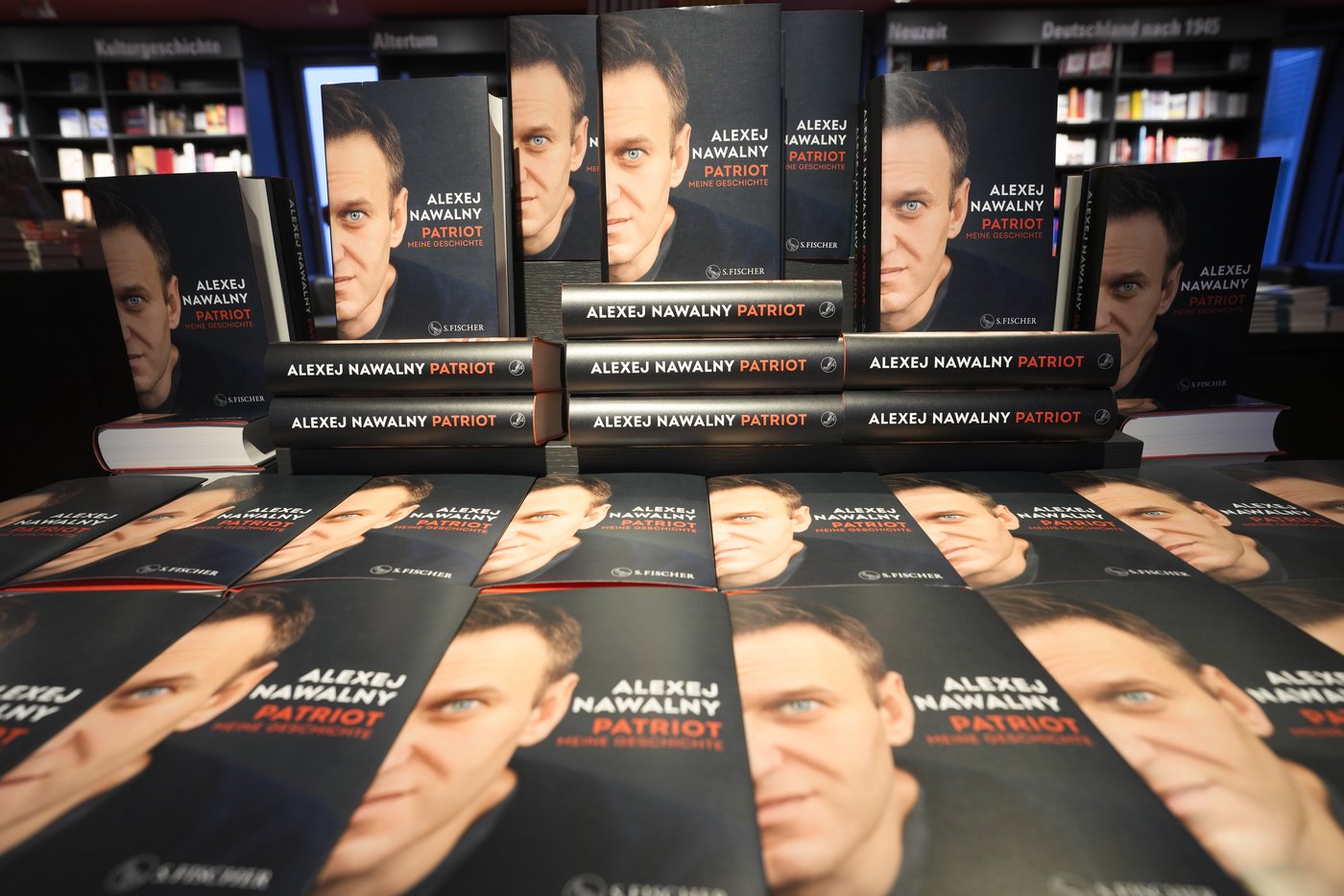 Navalny's memoir details isolation and suffering in a Russian prison - and how he never lost hope | iNFOnews.ca