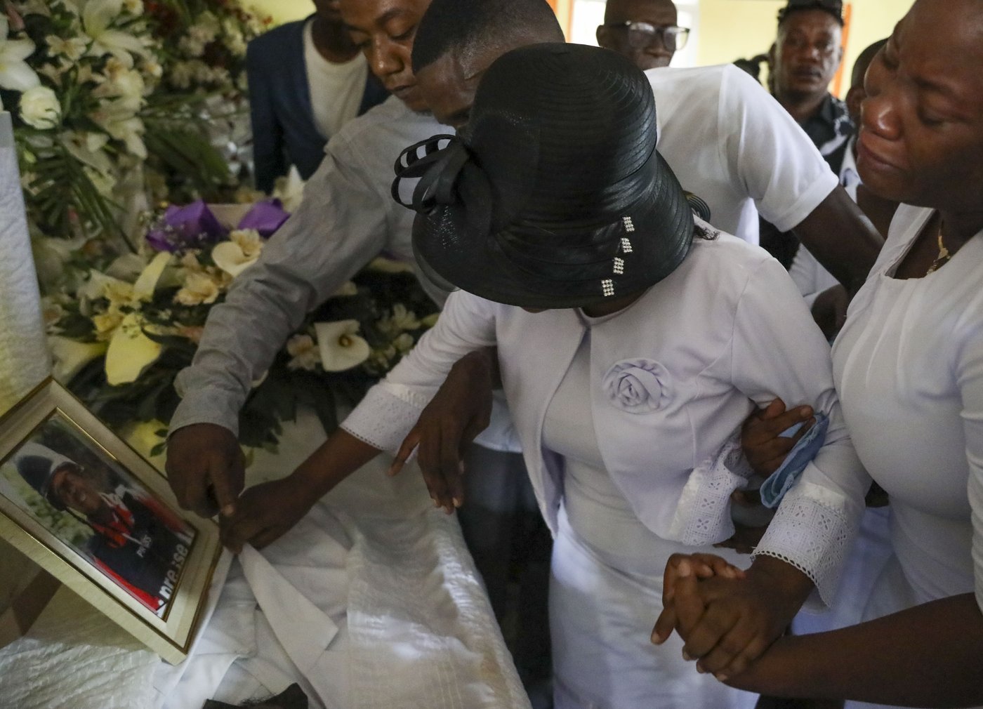 Journalists in Haiti demand justice as they bury a second colleague killed by gangs | iNFOnews.ca