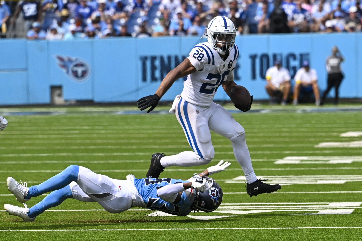 Jonathan Taylor's 3 TDs keeps Colts undefeated with 41-20 thumping of winless Titans | iNFOnews.ca Jonathan Taylor's 3 TDs keeps Colts undefeated with 41-20 thumping of winless Titans | iNFOnews.ca