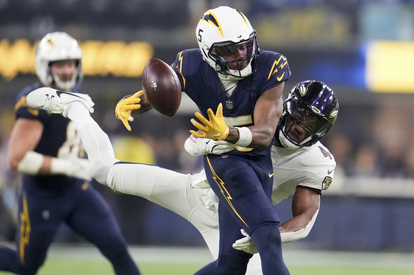 Jackson accounts for 3 TDs, John Harbaugh moves to 3-0 vs. brother as Ravens beat Chargers 30-23 | iNFOnews.ca