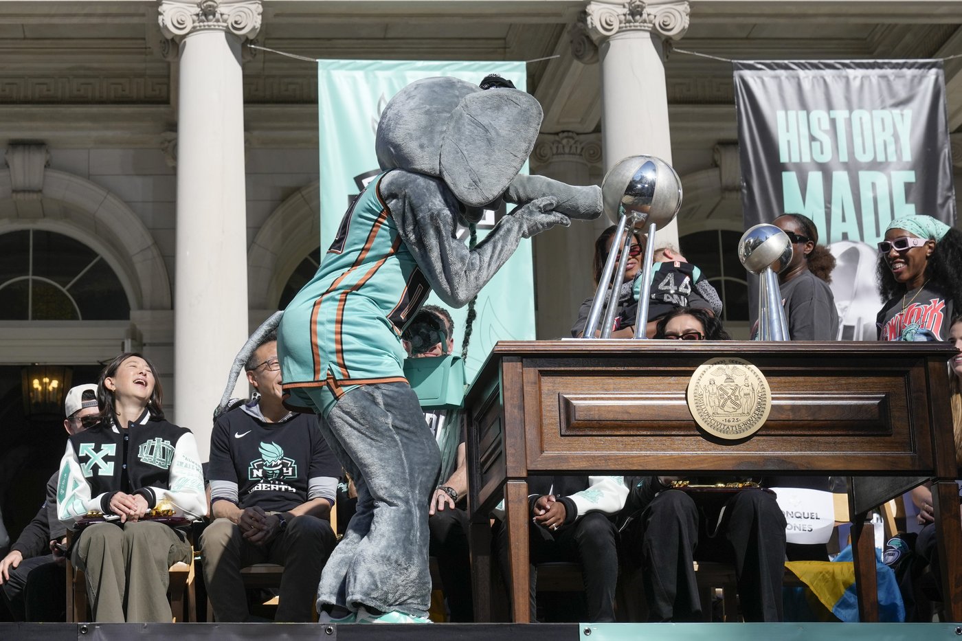 New York Liberty basketball team honored with ticker-tape parade in Canyon of Heroes | iNFOnews.ca