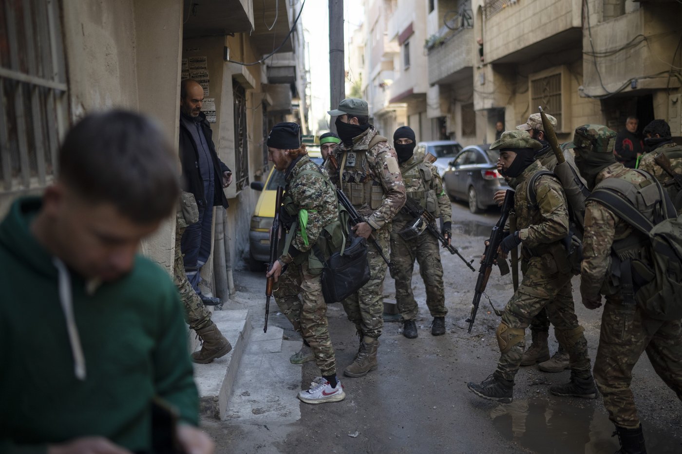 AP PHOTOS: Syria's new security forces conduct sweeps in Homs, looking for ousted Assad's loyalists | iNFOnews.ca