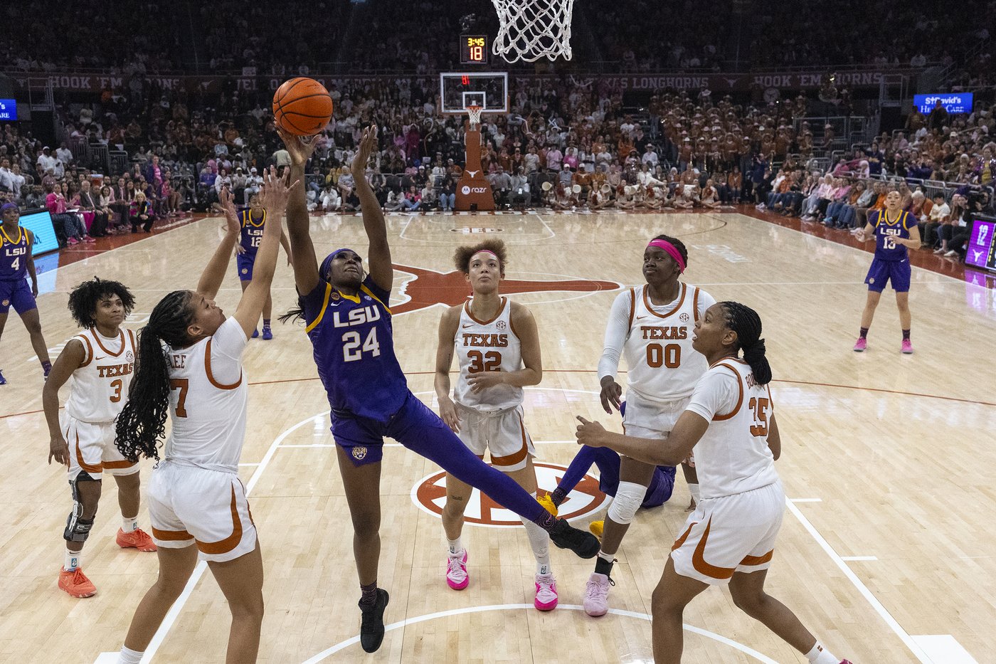 Booker and No. 3 Texas rally from poor shooting start to beat No. 5 LSU 65-58 | iNFOnews.ca Booker and No. 3 Texas rally from poor shooting start to beat No. 5 LSU 65-58 | iNFOnews.ca
