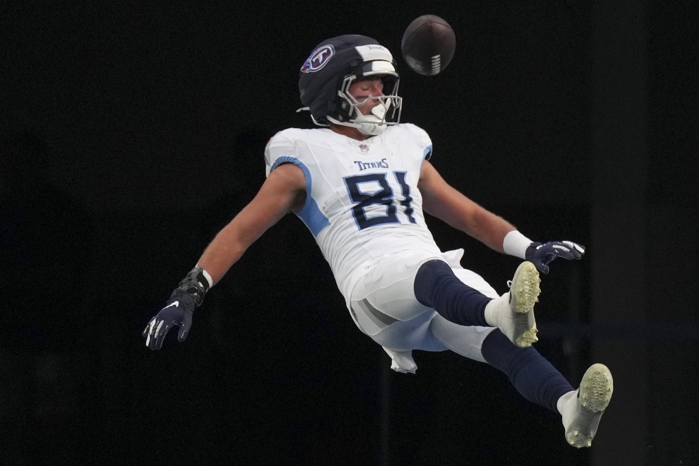 Justin Herbert has TDs passing and rushing as Chargers beat Titans 27-17 for 3rd straight win | iNFOnews.ca Justin Herbert has TDs passing and rushing as Chargers beat Titans 27-17 for 3rd straight win | iNFOnews.ca