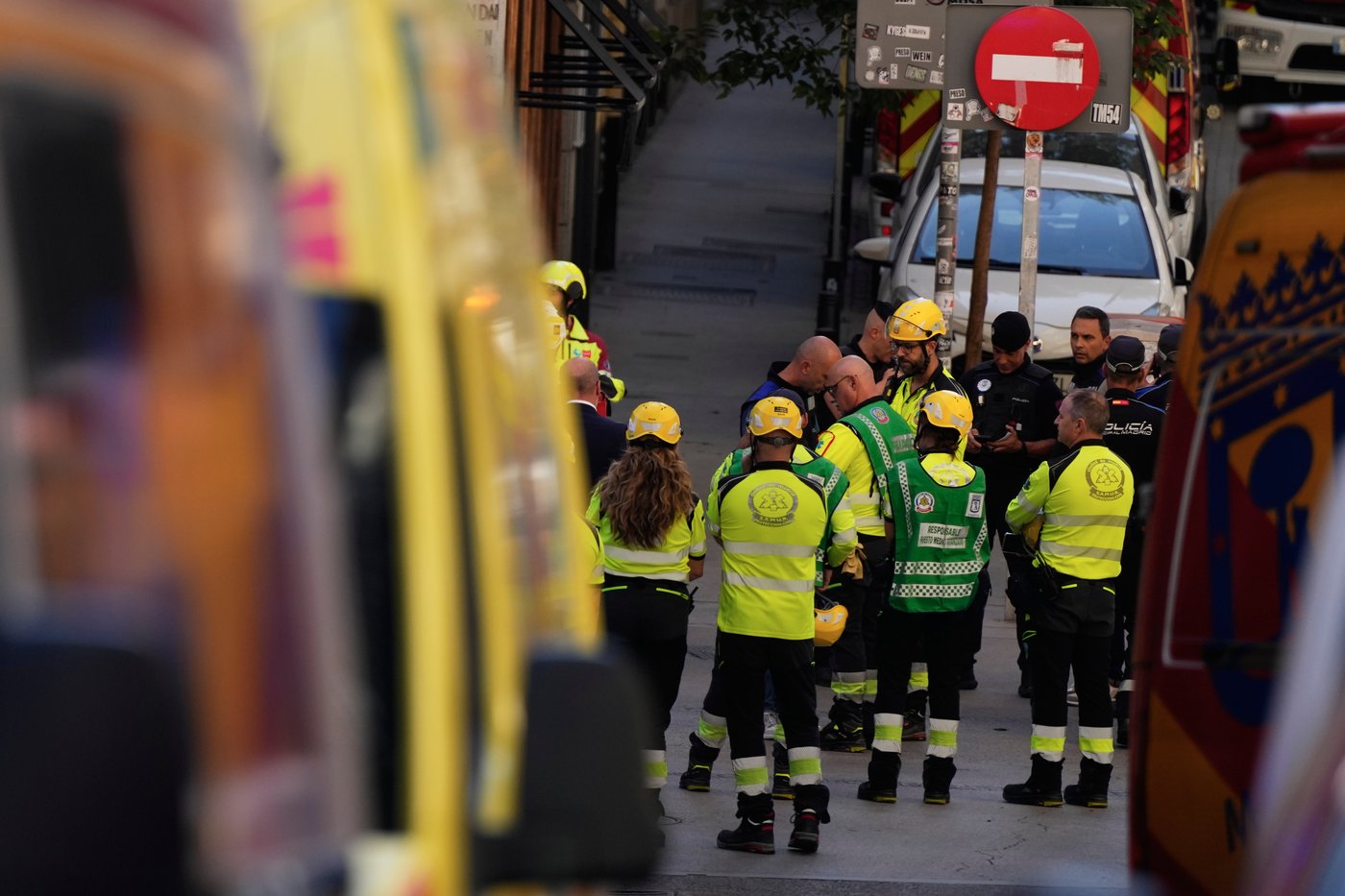 Building collapse in central Madrid kills 2 workers, 2 more missing in the debris | iNFOnews.ca