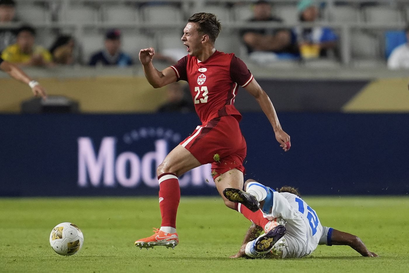 Canadian men down El Salvador in ill-tempered, chaotic game at CONCACAF Gold Cup | iNFOnews.ca