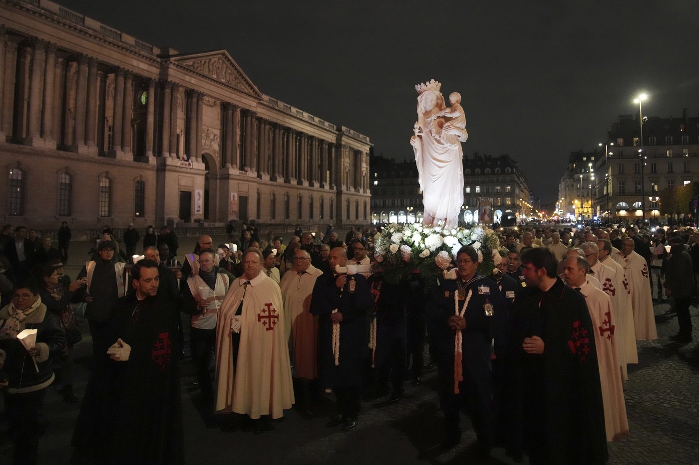 Virgin Mary statue, a symbol of resilience, returns to Notre Dame Cathedral 5 years after fire | iNFOnews.ca Virgin Mary statue, a symbol of resilience, returns to Notre Dame Cathedral 5 years after fire | iNFOnews.ca