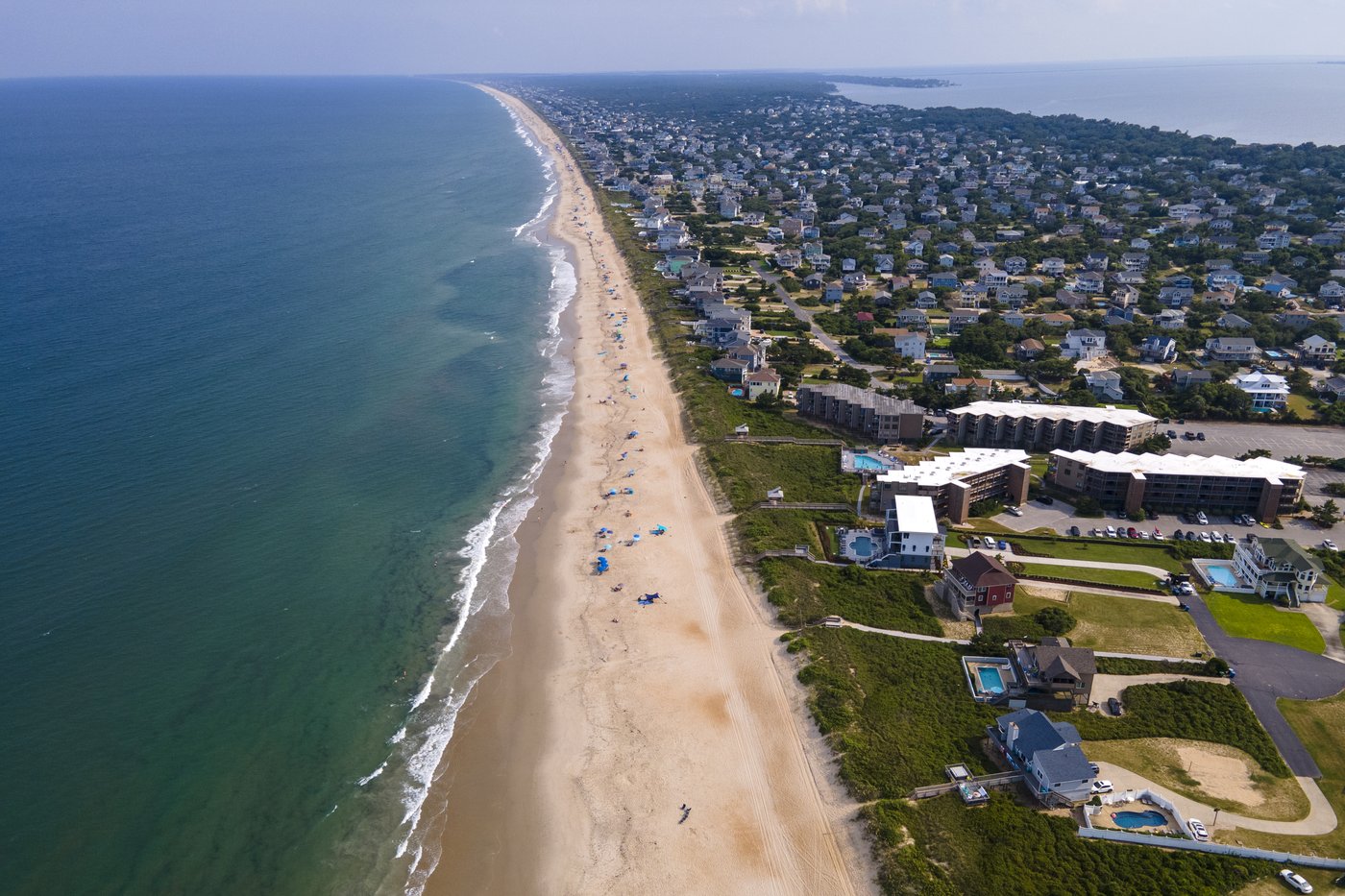 Hurricane Erin's massive waves threaten to isolate North Carolina's Outer Banks | iNFOnews.ca