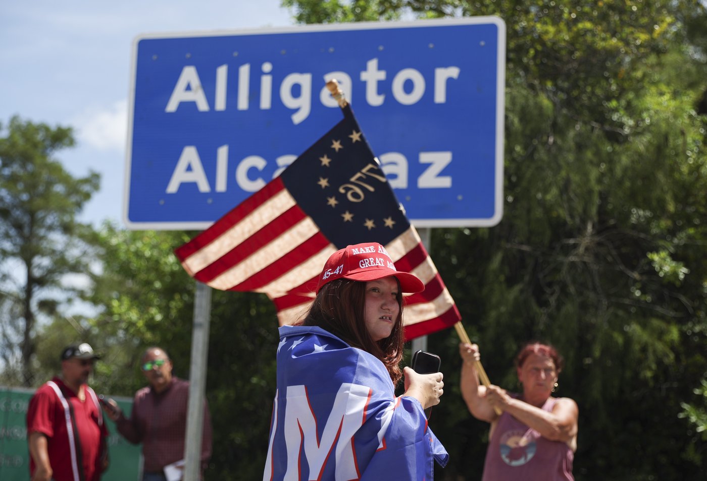 Lawmakers visit 'Alligator Alcatraz' after being blocked | iNFOnews.ca