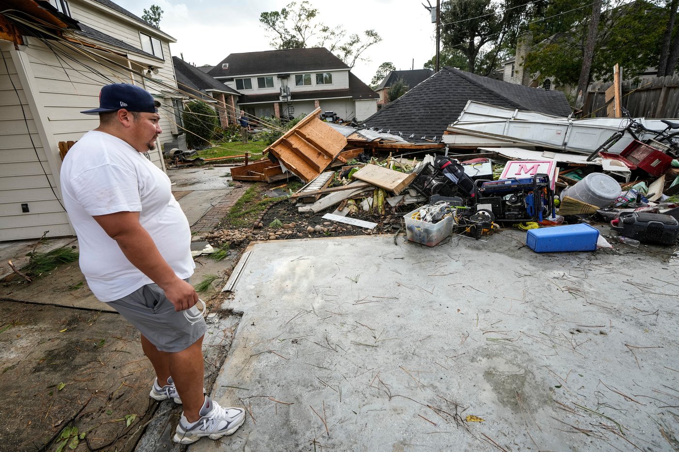 More than 100 homes damaged by tornado near Houston | iNFOnews.ca