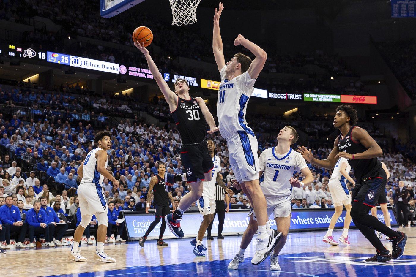 McNeeley scores 38 points to lead UConn past No. 24 Creighton 70-66 for 1st win in Omaha | iNFOnews.ca