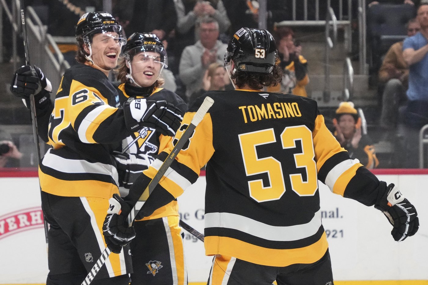 Lindholm and Korpisalo lead Bruins to 4-1 victory over Penguins | iNFOnews.ca Lindholm and Korpisalo lead Bruins to 4-1 victory over Penguins | iNFOnews.ca