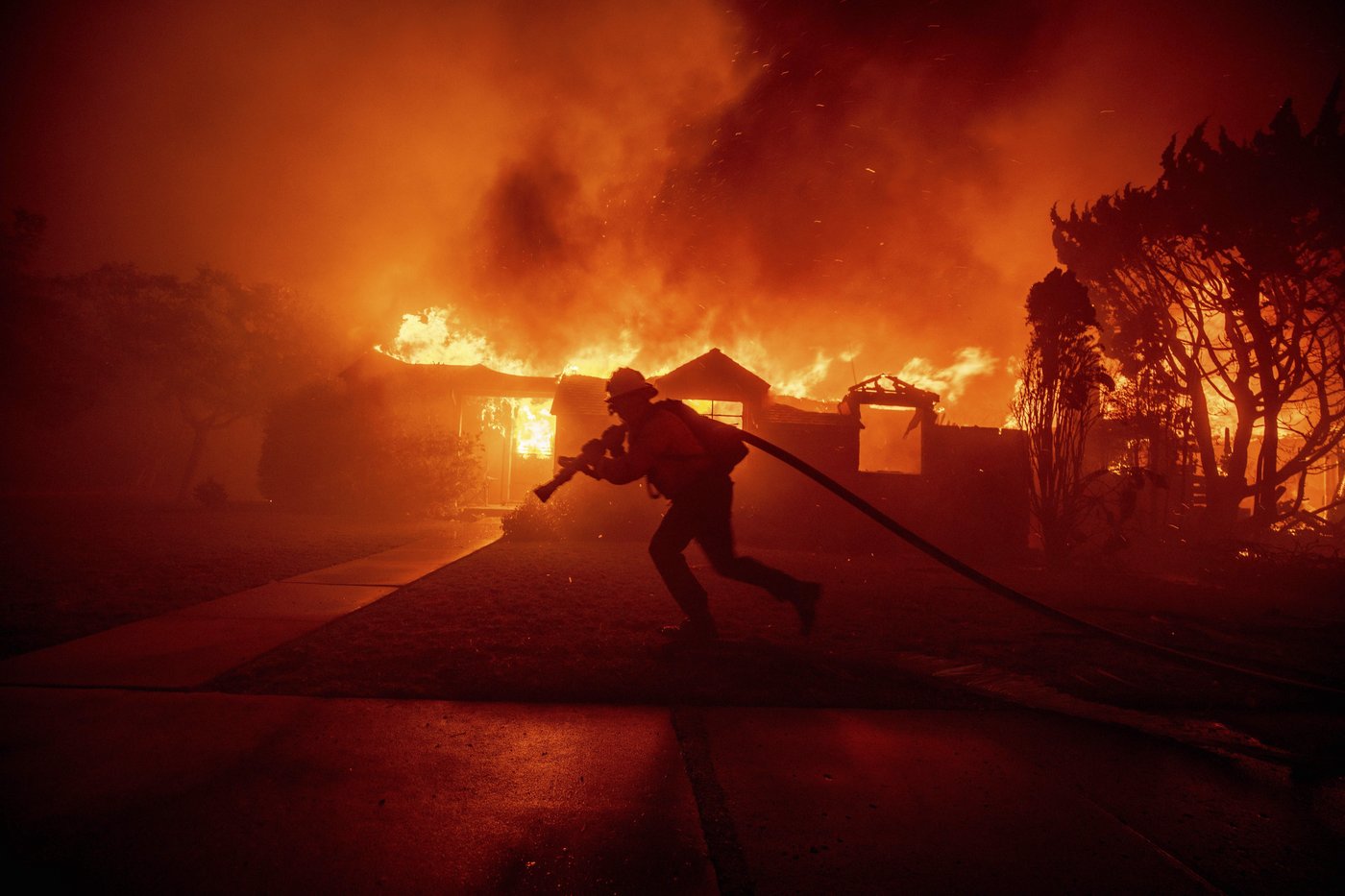 'On the front line': Quebec planes and B.C. helicopters battle L.A. wildfires | iNFOnews.ca 'On the front line': Quebec planes and B.C. helicopters battle L.A. wildfires | iNFOnews.ca