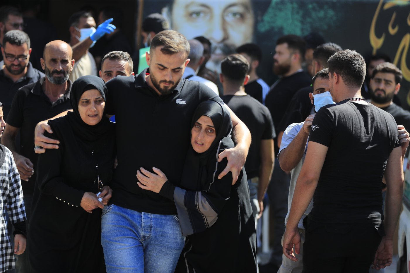 Israel bombards Hezbollah, killing a top commander, while families flee southern Lebanon | iNFOnews.ca Israel bombards Hezbollah, killing a top commander, while families flee southern Lebanon | iNFOnews.ca