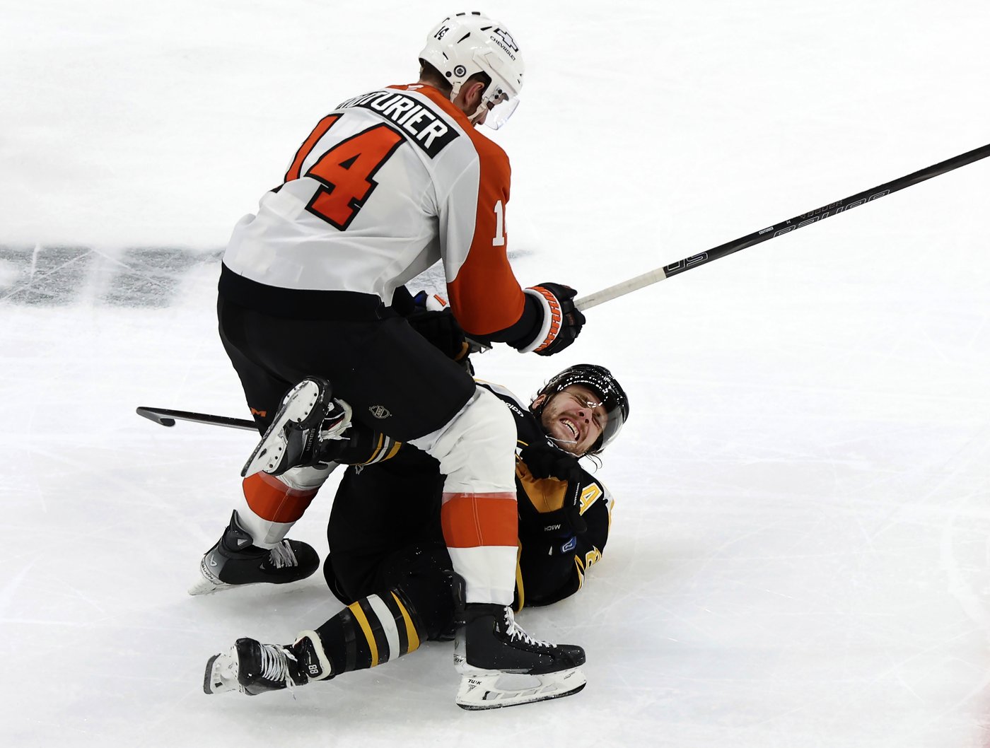 Zacha scores in overtime as the Bruins rally past the Flyers for their 4th straight win | iNFOnews.ca