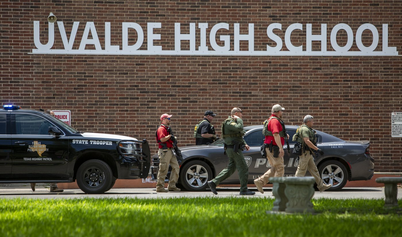 Officials release more videos of hesitant police response to Uvalde school shooting | iNFOnews.ca