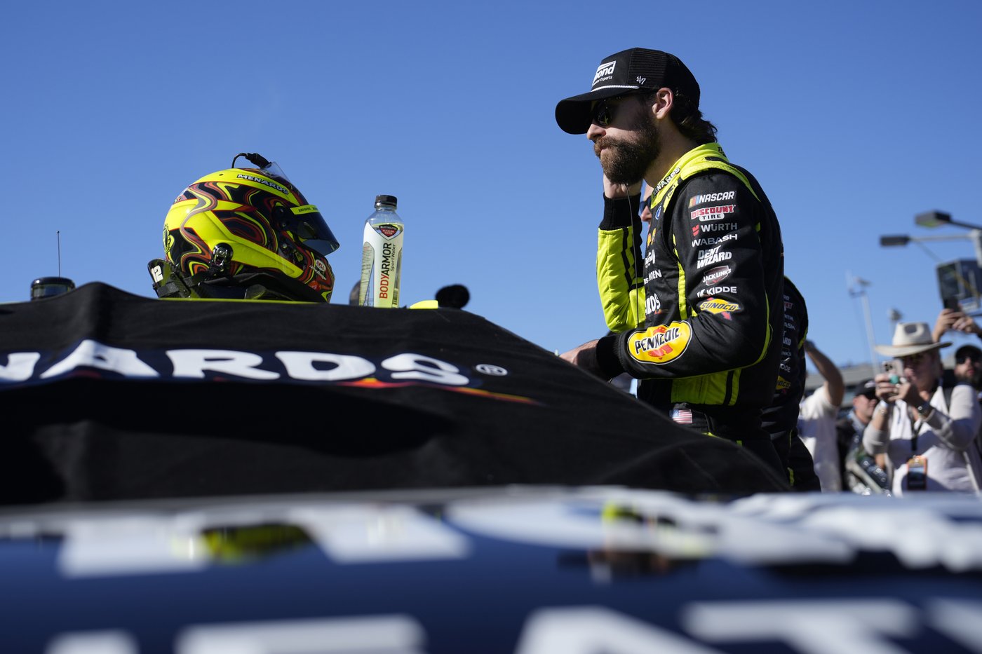 Joey Logano wins Phoenix finale for 3rd NASCAR Cup championship in 1-2 finish for Team Penske | iNFOnews.ca Joey Logano wins Phoenix finale for 3rd NASCAR Cup championship in 1-2 finish for Team Penske | iNFOnews.ca