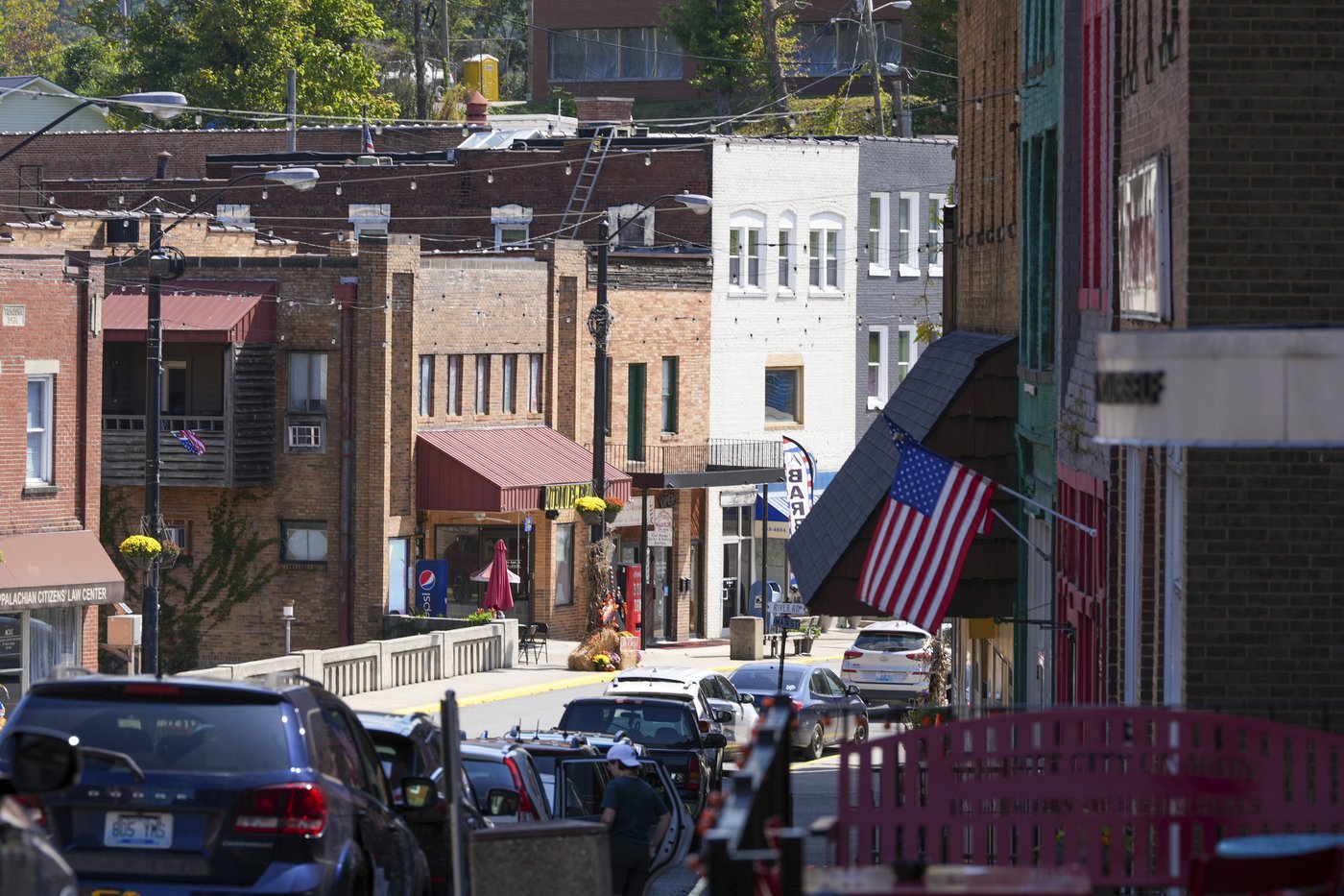 Tiny Kentucky town is rocked as their sheriff is jailed in the killing of a prominent judge | iNFOnews.ca