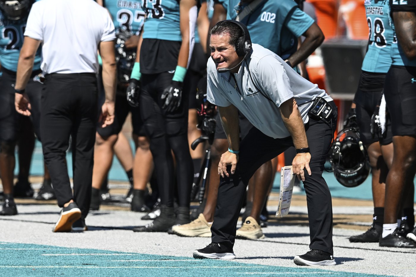Xavier Brown leads way with 171 yards, Virginia runs over Coastal Carolina in 43-24 win | iNFOnews.ca