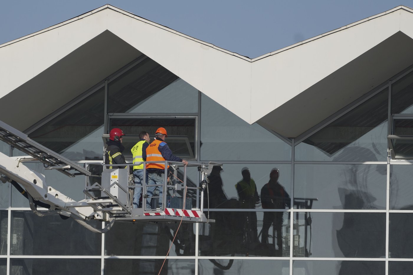 Skirmishes erupt between Serbian police and opposition urging arrests over deadly roof collapse | iNFOnews.ca