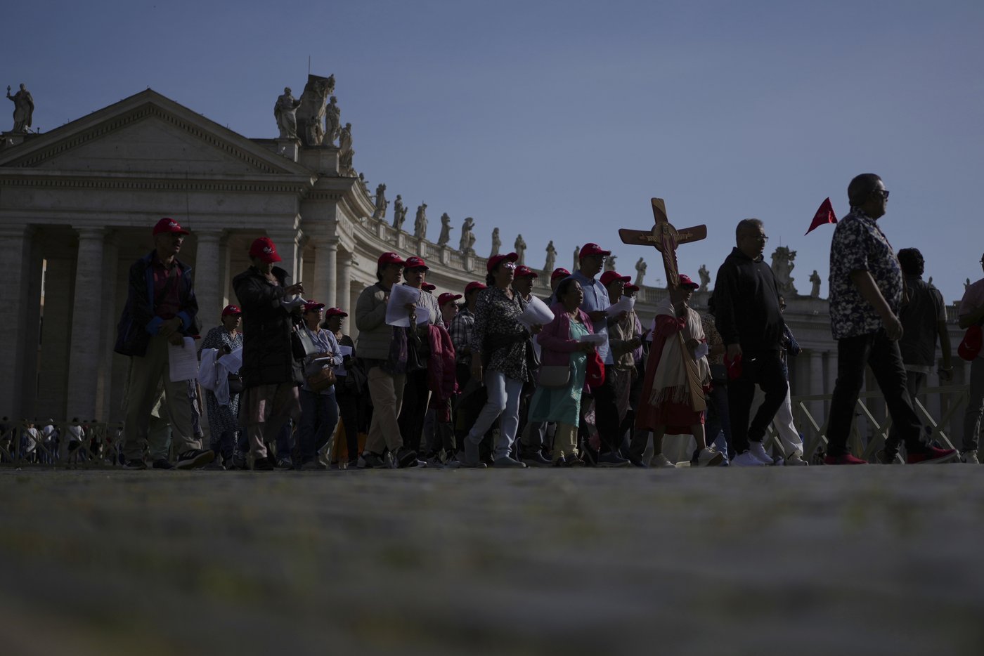 Pope Francis worried about greeting crowd in St. Peter's Square but was thankful he did, report says | iNFOnews.ca Pope Francis worried about greeting crowd in St. Peter's Square but was thankful he did, report says | iNFOnews.ca
