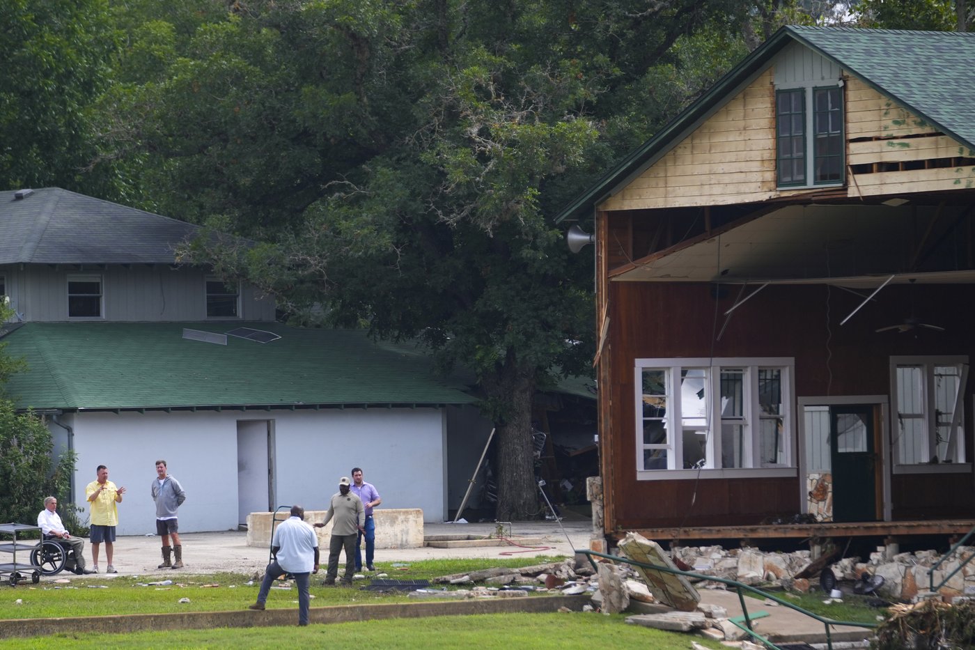 PHOTO COLLECTION: Texas floods leave dozens dead and missing as rescuers search devastated landscape | iNFOnews.ca PHOTO COLLECTION: Texas floods leave dozens dead and missing as rescuers search devastated landscape | iNFOnews.ca