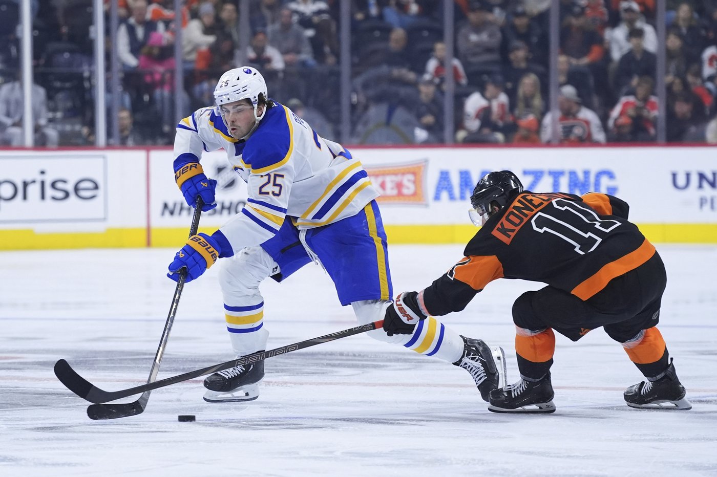 Travis Konecny scores twice to lift the Flyers over the Sabres 5-2 | iNFOnews.ca