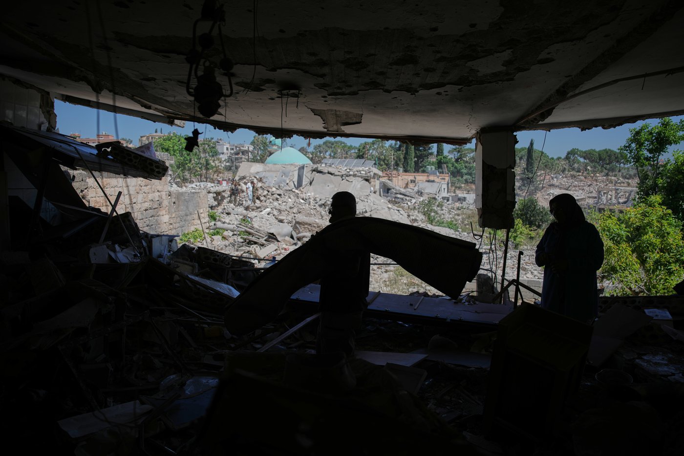 Residents return to a southern Lebanese village after a US-brokered agreement, in photos | iNwheels