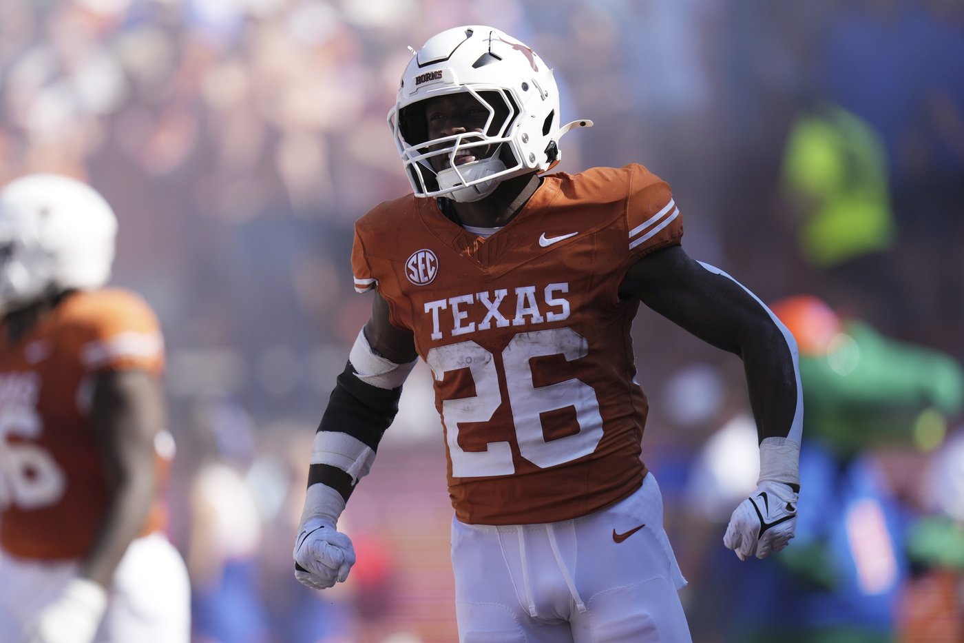Ewers' 5 TD passes lead No. 5 Texas in 49-17 rout of struggling Florida | iNFOnews.ca Ewers' 5 TD passes lead No. 5 Texas in 49-17 rout of struggling Florida | iNFOnews.ca