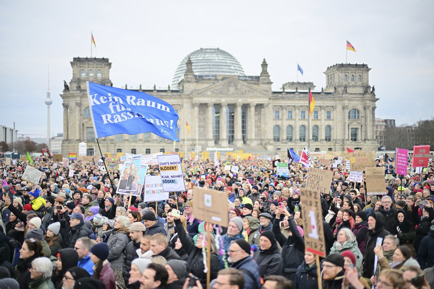 Protesters rally against German party leader who pushed migration proposal backed by far-right | iNFOnews.ca