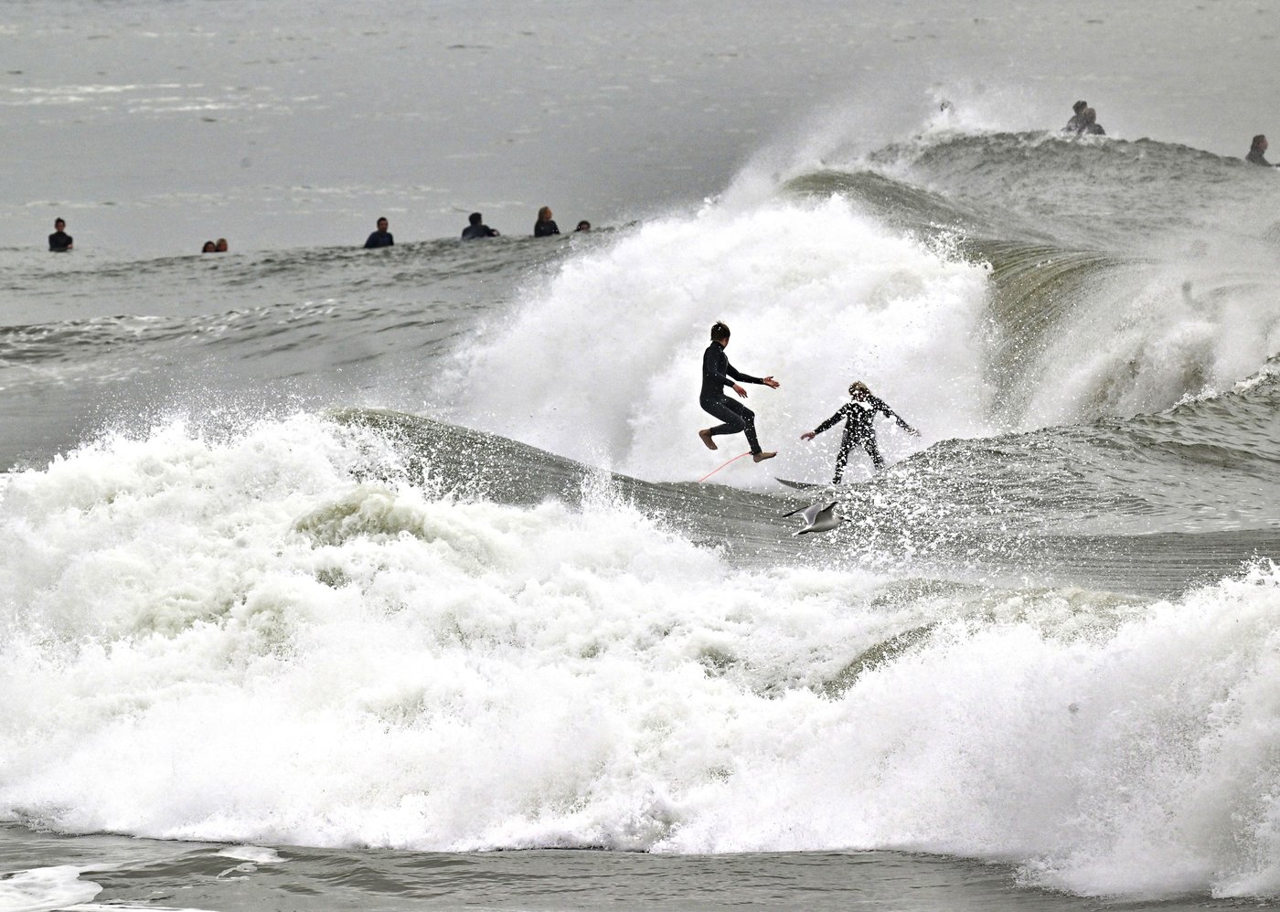 2 rescued after California pier partially collapses due to heavy surf from major Pacific storm | iNFOnews.ca 2 rescued after California pier partially collapses due to heavy surf from major Pacific storm | iNFOnews.ca