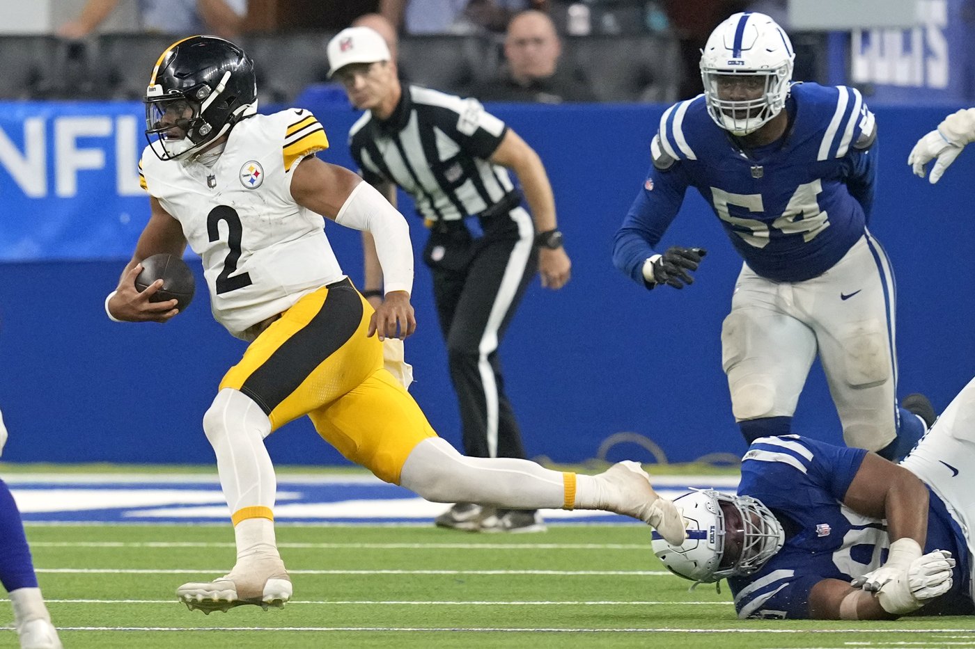 Even in loss to Colts, Justin Fields makes his case to remain Steelers' starting QB | iNFOnews.ca