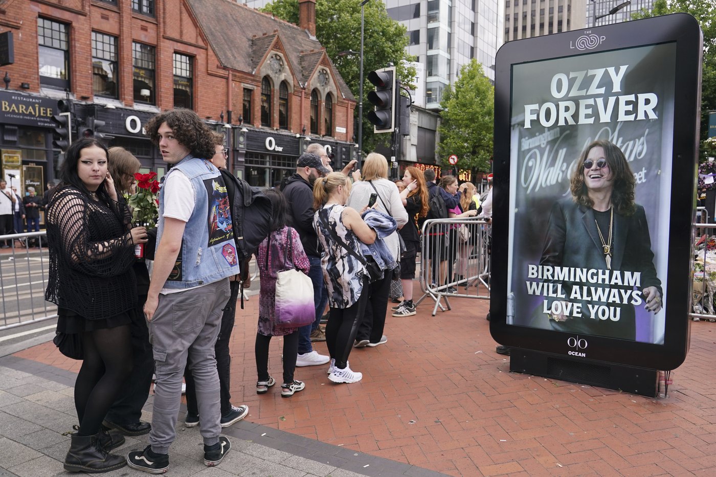 Birmingham gives an emotional farewell to Ozzy Osbourne as tearful family lead tributes | iNFOnews.ca