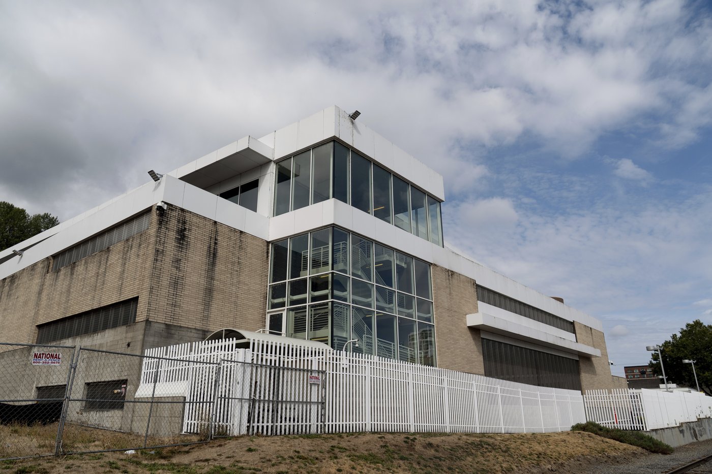 US citizen detained and held at ICE building in Portland for hours before release, lawyer says | iNFOnews.ca