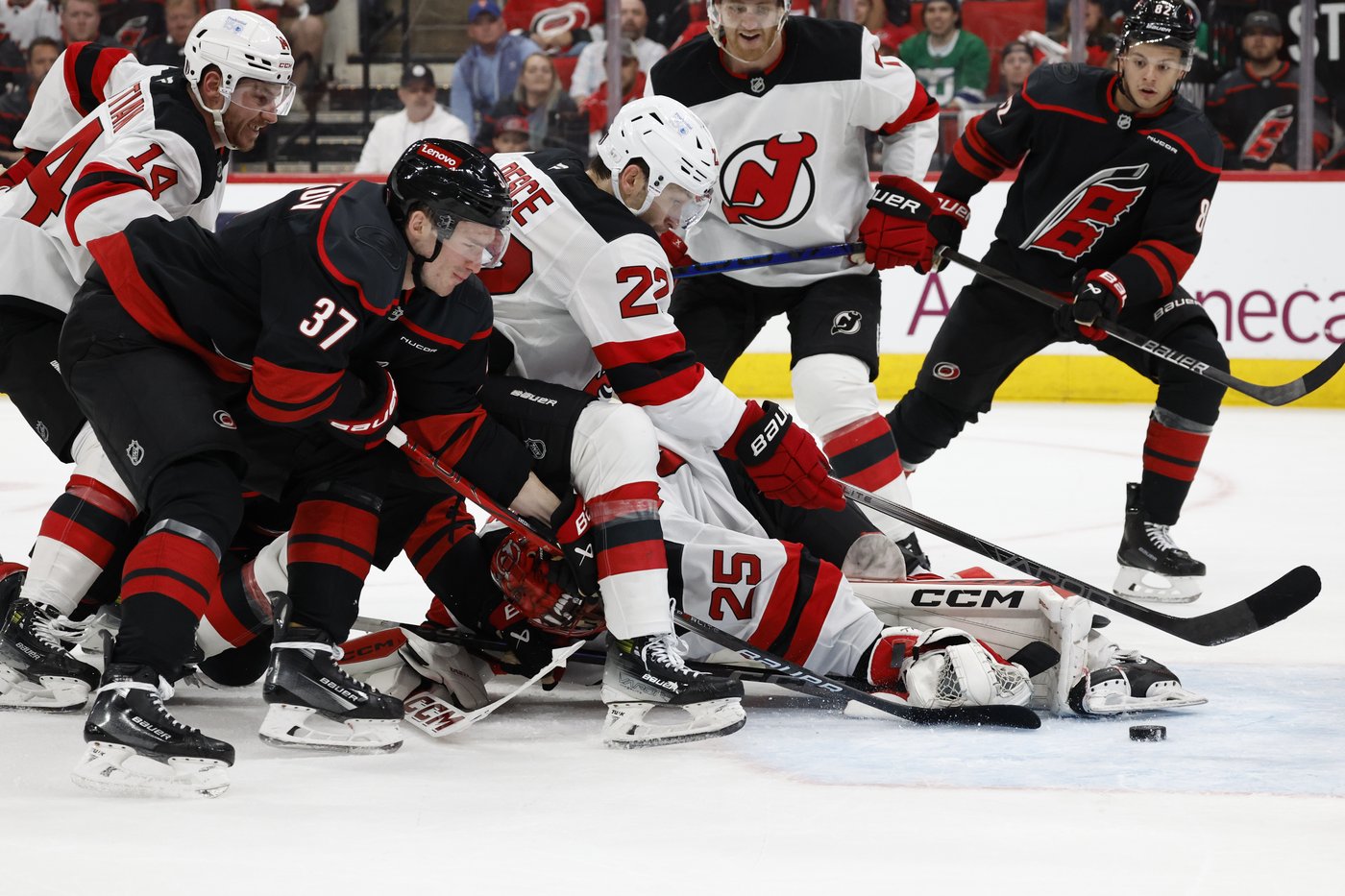 Martinook, Andersen help Hurricanes push past Devils 3-1 for 2-0 lead in playoff series | iNFOnews.ca