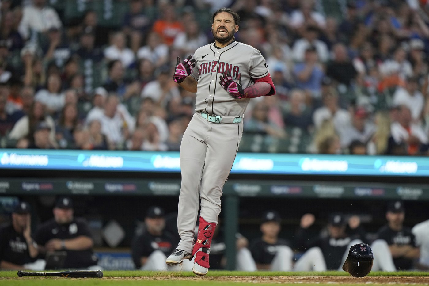 Eugenio Suárez says X-rays were negative after he was hit on index finger by pitch against Tigers | iNFOnews.ca