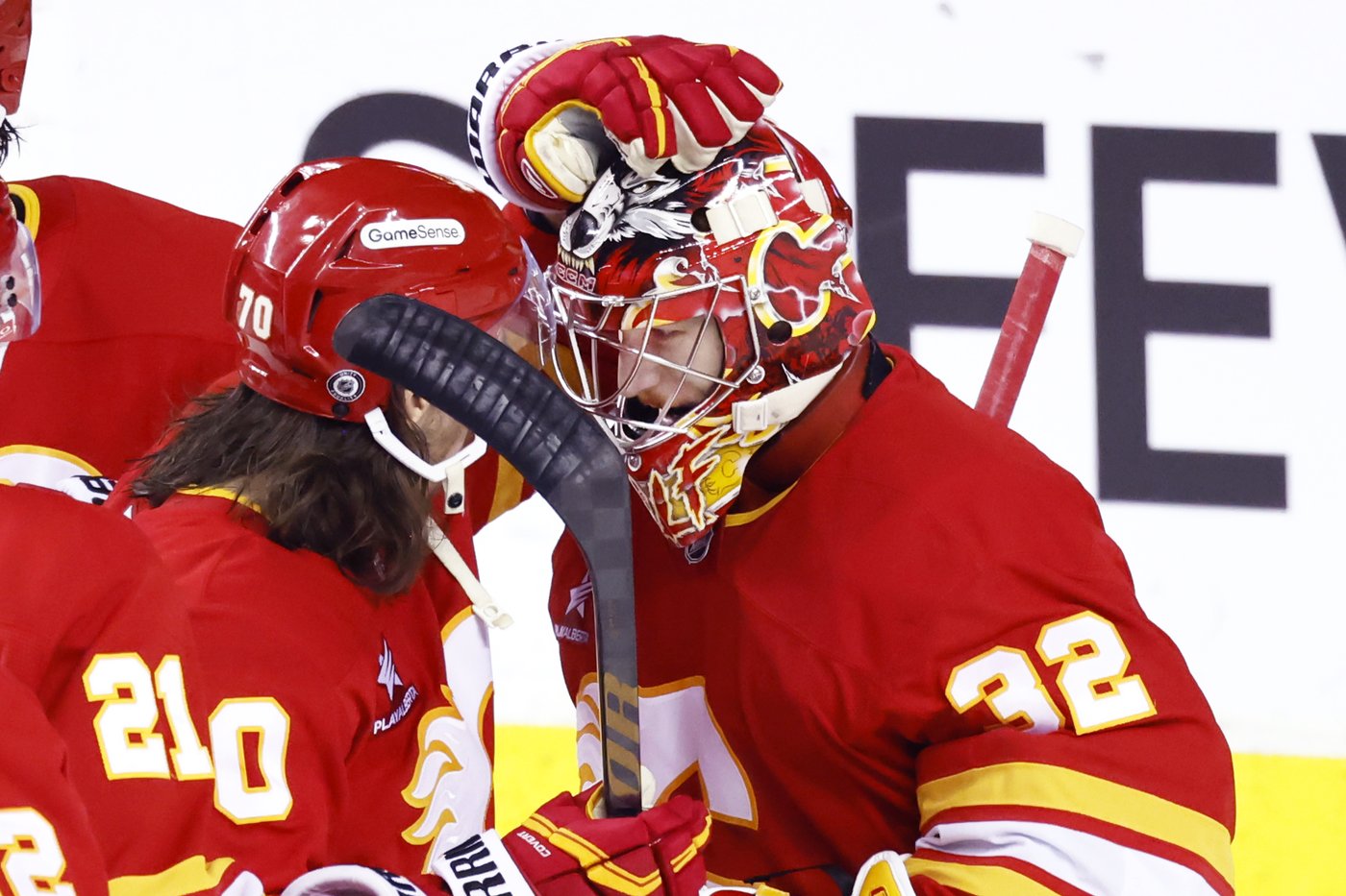 Flame's Wolf comes up big in matchup of the NHL's two smallest goalies | iNFOnews.ca