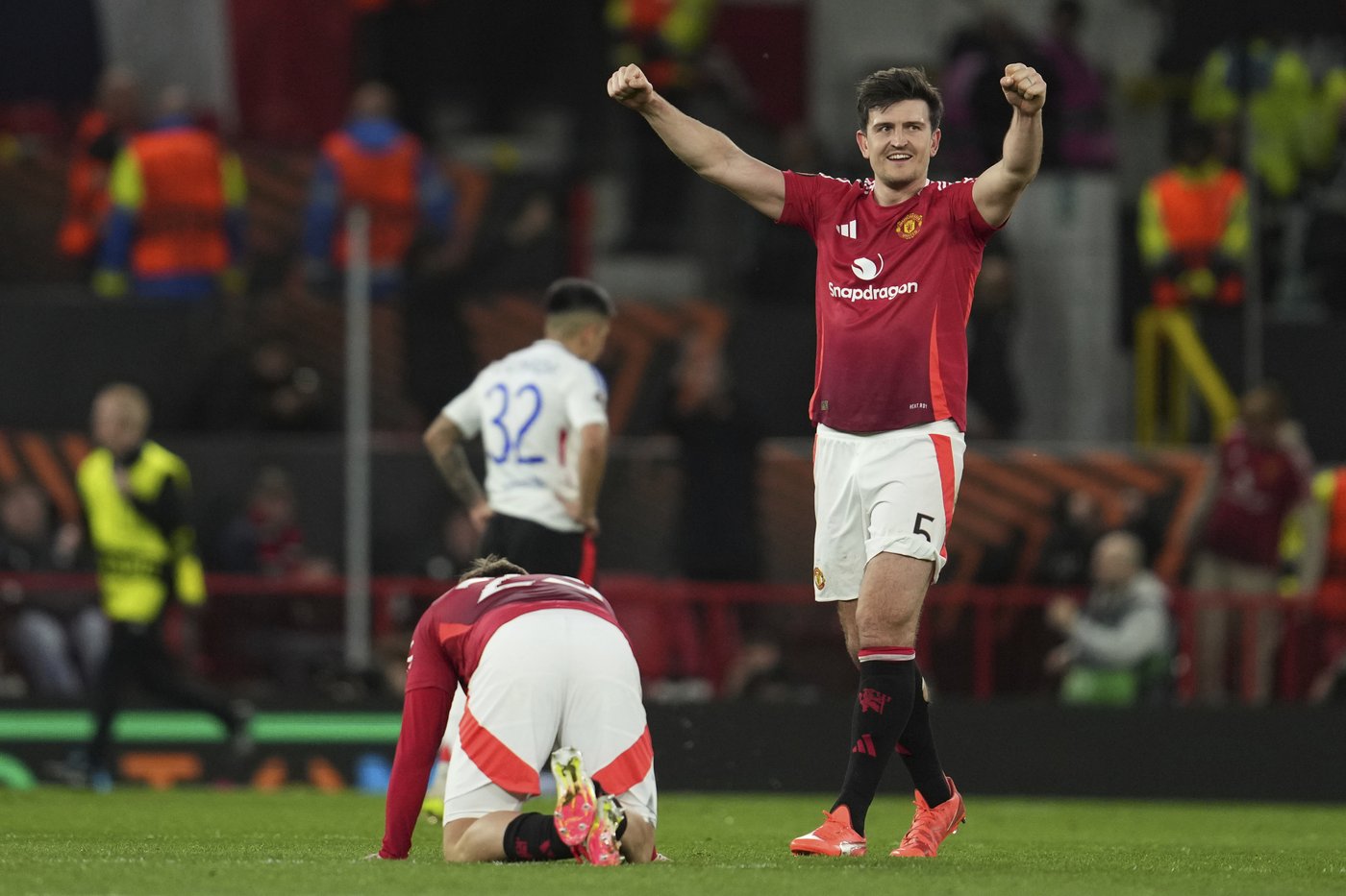 Man United seals spectacular comeback to beat Lyon 5-4 and advance to Europa League semifinals | iNFOnews.ca Man United seals spectacular comeback to beat Lyon 5-4 and advance to Europa League semifinals | iNFOnews.ca