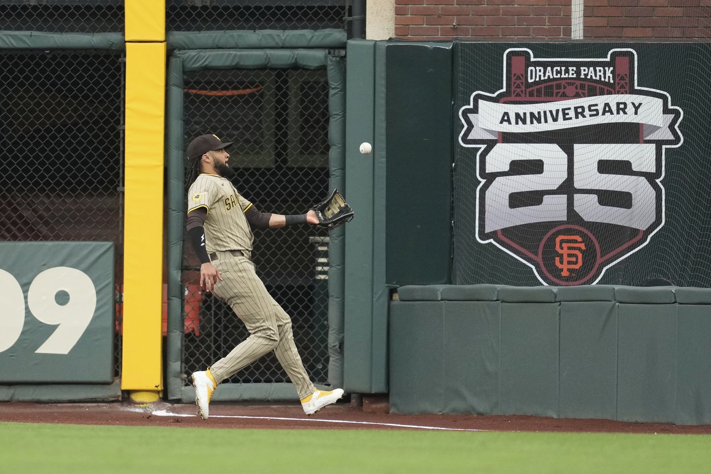 Freddy Fermin hits two-run homer to help back Yu Darvish as Padres beat Giants 4-1 | iNFOnews.ca
