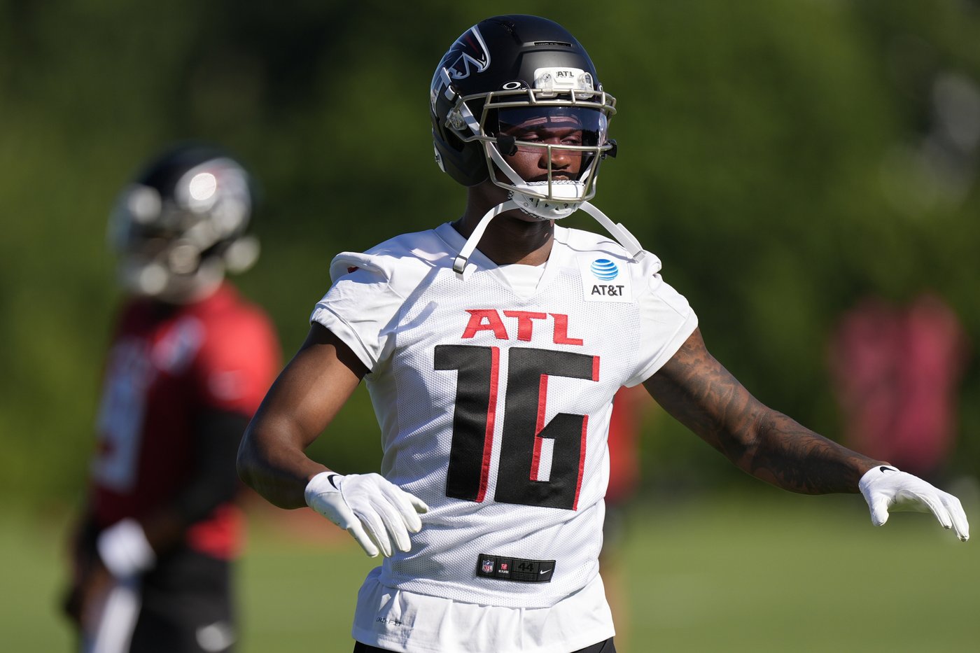 Falcons lose starting WR Darnell Mooney for several weeks with shoulder injury and sign D.J. Chark | iNFOnews.ca Falcons lose starting WR Darnell Mooney for several weeks with shoulder injury and sign D.J. Chark | iNFOnews.ca
