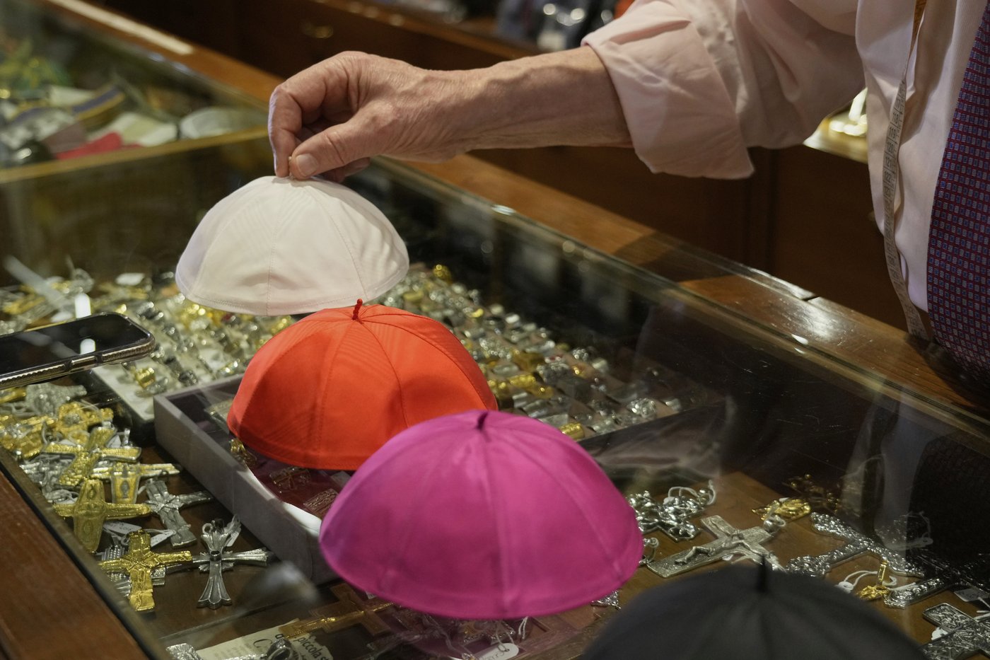 These papal tailors aren't expecting a traditional order for new cassocks to outfit the next pope | iNFOnews.ca These papal tailors aren't expecting a traditional order for new cassocks to outfit the next pope | iNFOnews.ca