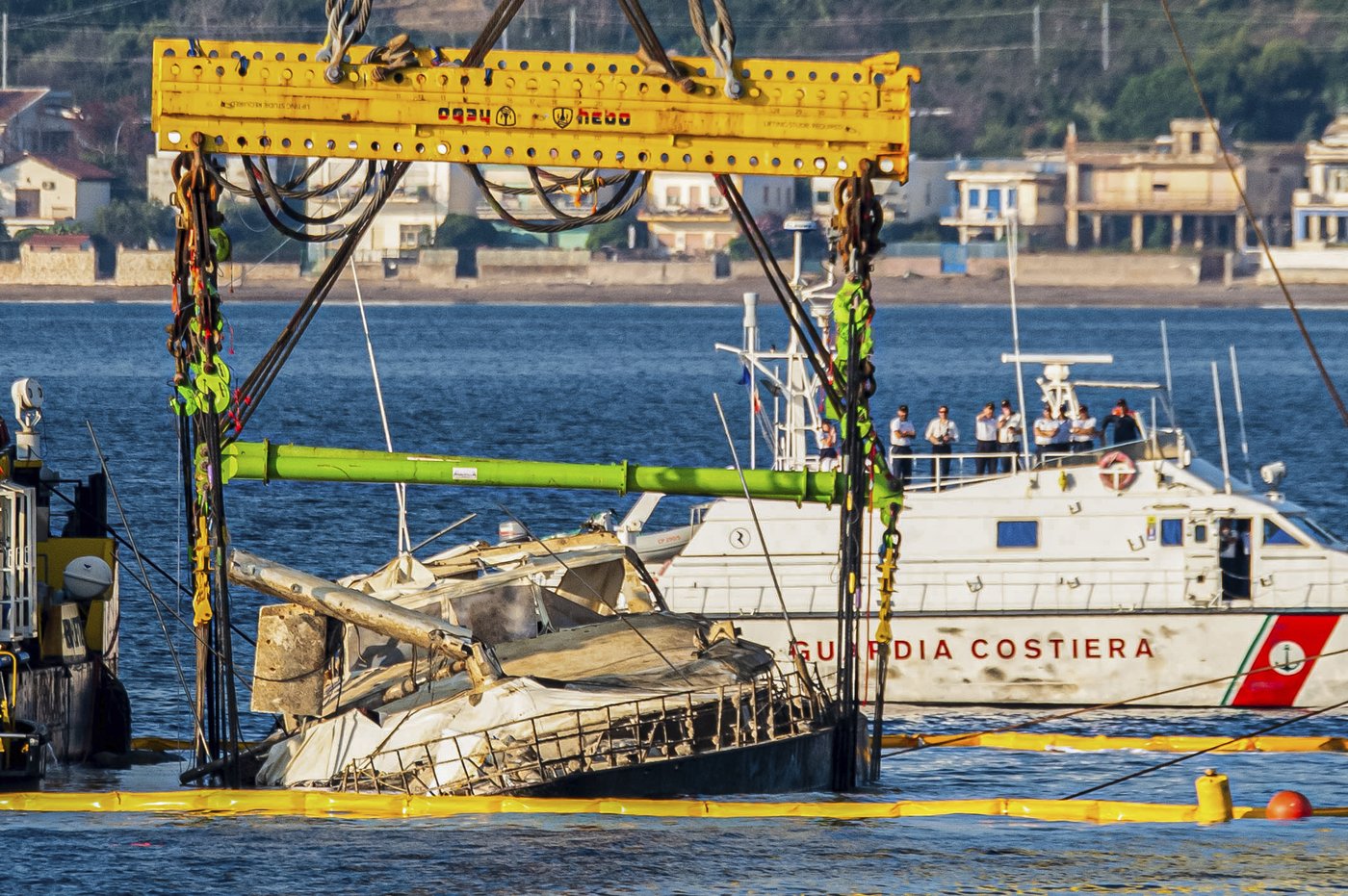 Sunken Bayesian superyacht lifted out of the water off Sicily as salvage operate completes | iNFOnews.ca Sunken Bayesian superyacht lifted out of the water off Sicily as salvage operate completes | iNFOnews.ca