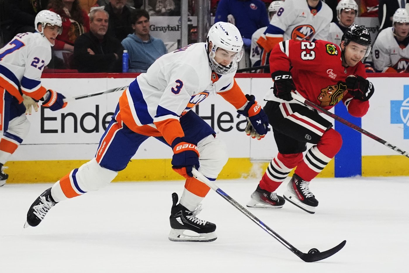 Barzal and Pelech return to Islanders lineup for 5-3 loss to Blackhawks | iNFOnews.ca