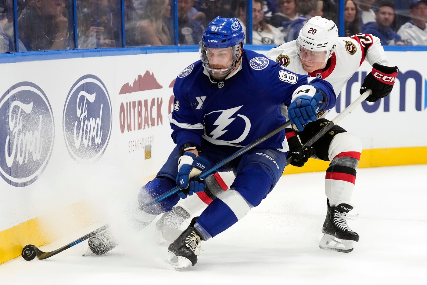 Shane Pinto scores tiebreaking goal late in 3rd and Senators beat Lightning 5-4 | iNFOnews.ca