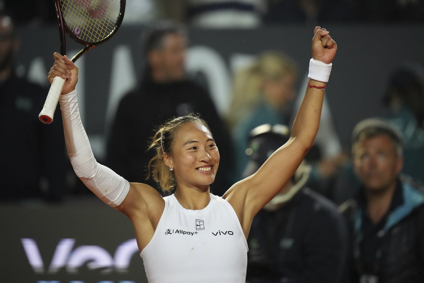 Zheng Qinwen ousts No. 1 Aryna Sabalenka to reach Italian Open semifinals vs. Coco Gauff | iNFOnews.ca Zheng Qinwen ousts No. 1 Aryna Sabalenka to reach Italian Open semifinals vs. Coco Gauff | iNFOnews.ca