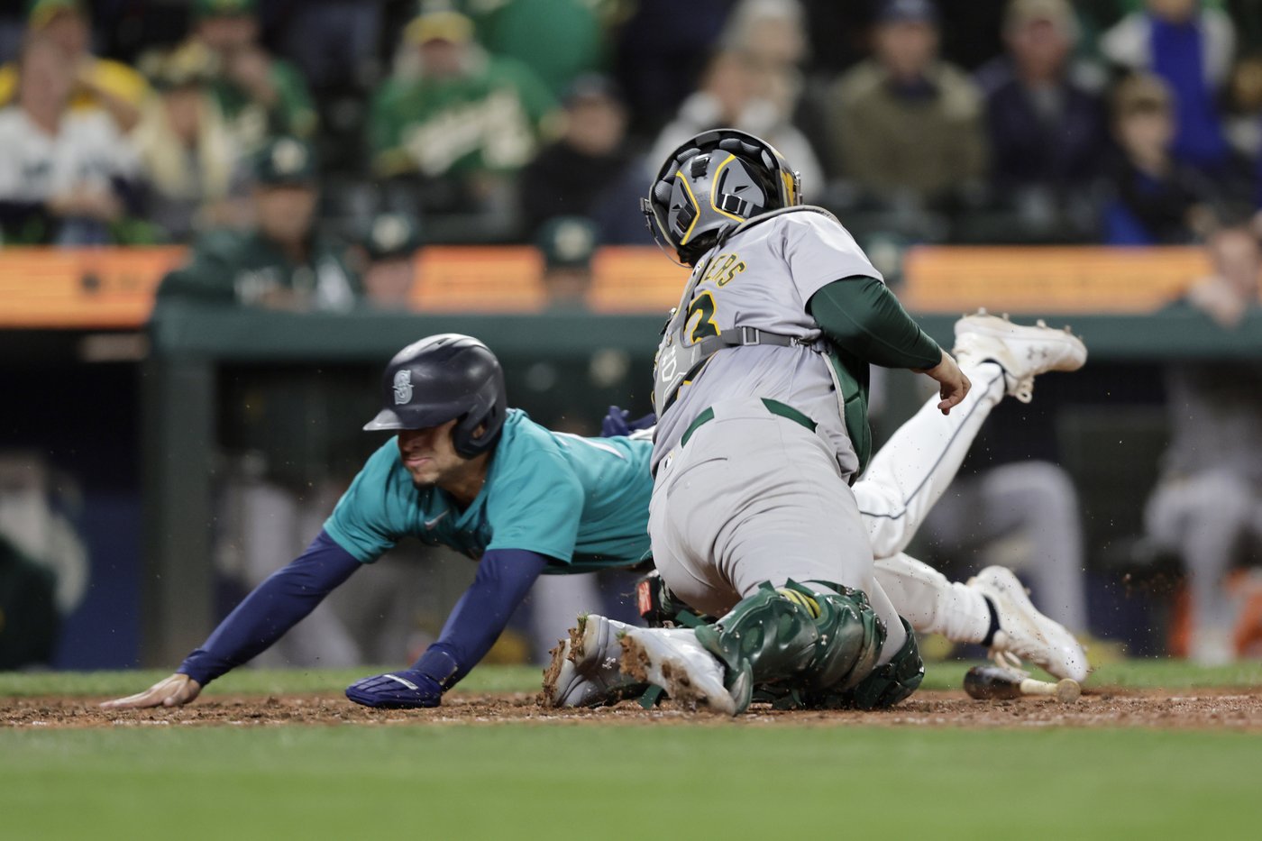 Visiting teams have slight edge in extra innings since `ghost runner' rule adopted | iNFOnews.ca Visiting teams have slight edge in extra innings since `ghost runner' rule adopted | iNFOnews.ca